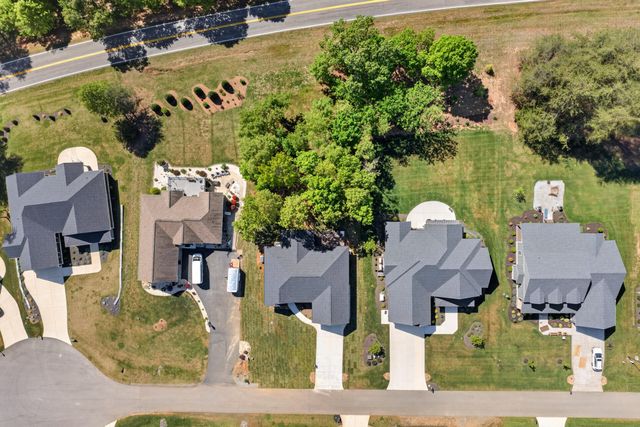 1131 Golf View CT, Huddleston, VA 24104