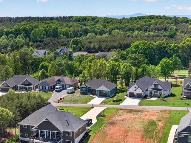 1131 Golf View CT, Huddleston, VA 24104