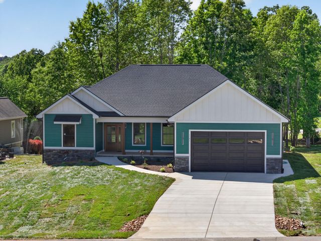 1131 Golf View CT, Huddleston, VA 24104