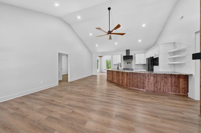1131 Golf View CT, Huddleston, VA 24104