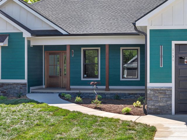 1131 Golf View CT, Huddleston, VA 24104