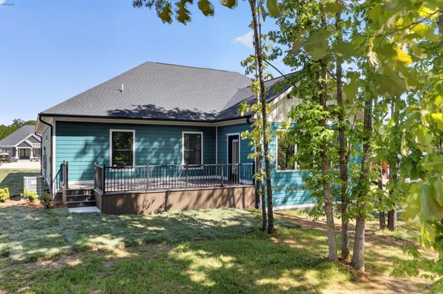 1131 Golf View CT, Huddleston, VA 24104
