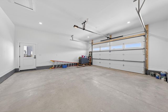 1131 Golf View CT, Huddleston, VA 24104