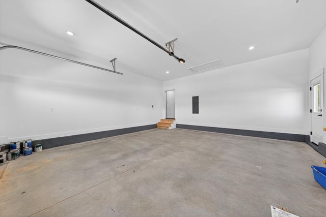 1131 Golf View CT, Huddleston, VA 24104