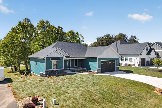 1131 Golf View CT, Huddleston, VA 24104