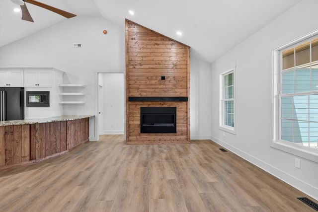 1131 Golf View CT, Huddleston, VA 24104