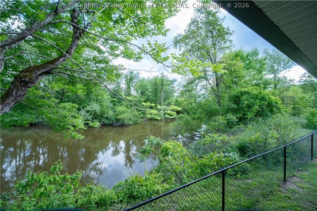 11819 Charleston Road, Red House, WV 25168