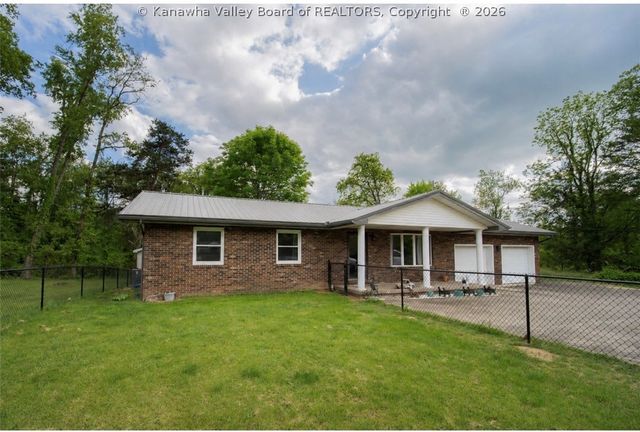 11819 Charleston Road, Red House, WV 25168