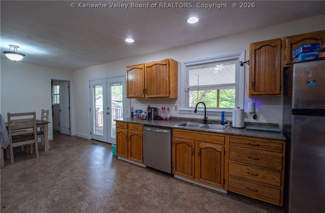 11819 Charleston Road, Red House, WV 25168