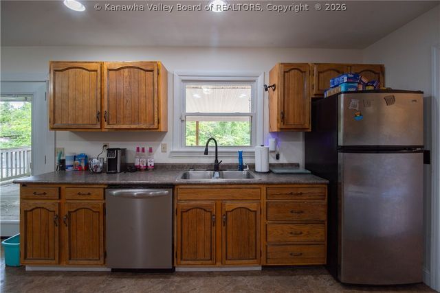 11819 Charleston Road, Red House, WV 25168