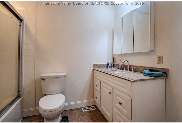11819 Charleston Road, Red House, WV 25168