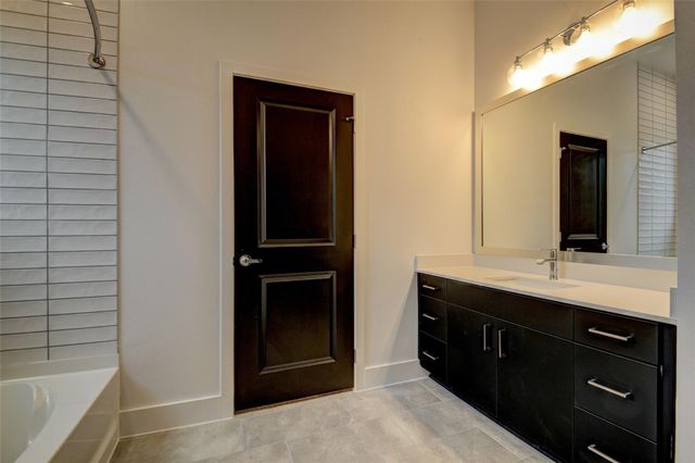 6400 Washington St Avenue 103, Houston, TX 77007