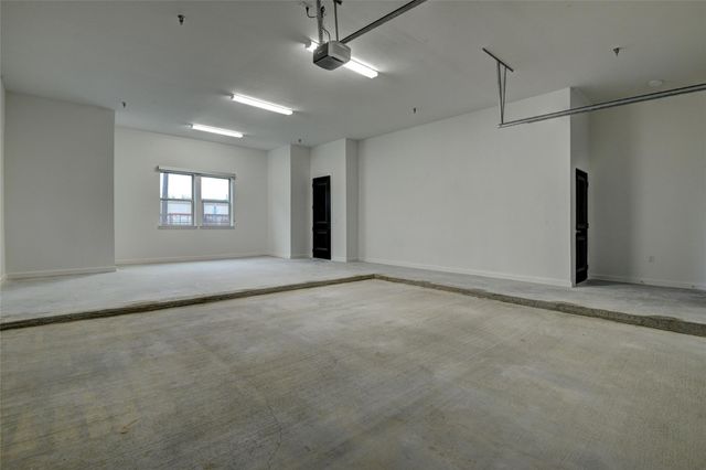 6400 Washington St Avenue 103, Houston, TX 77007