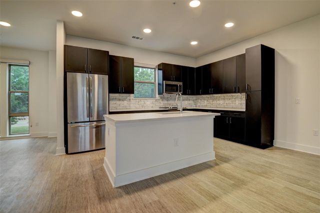 6400 Washington St Avenue 103, Houston, TX 77007