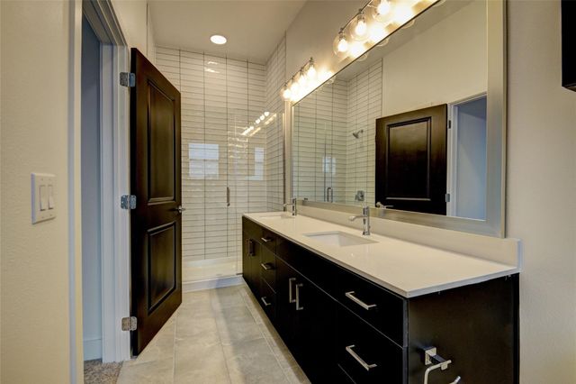 6400 Washington St Avenue 103, Houston, TX 77007