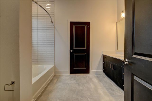 6400 Washington St Avenue 103, Houston, TX 77007