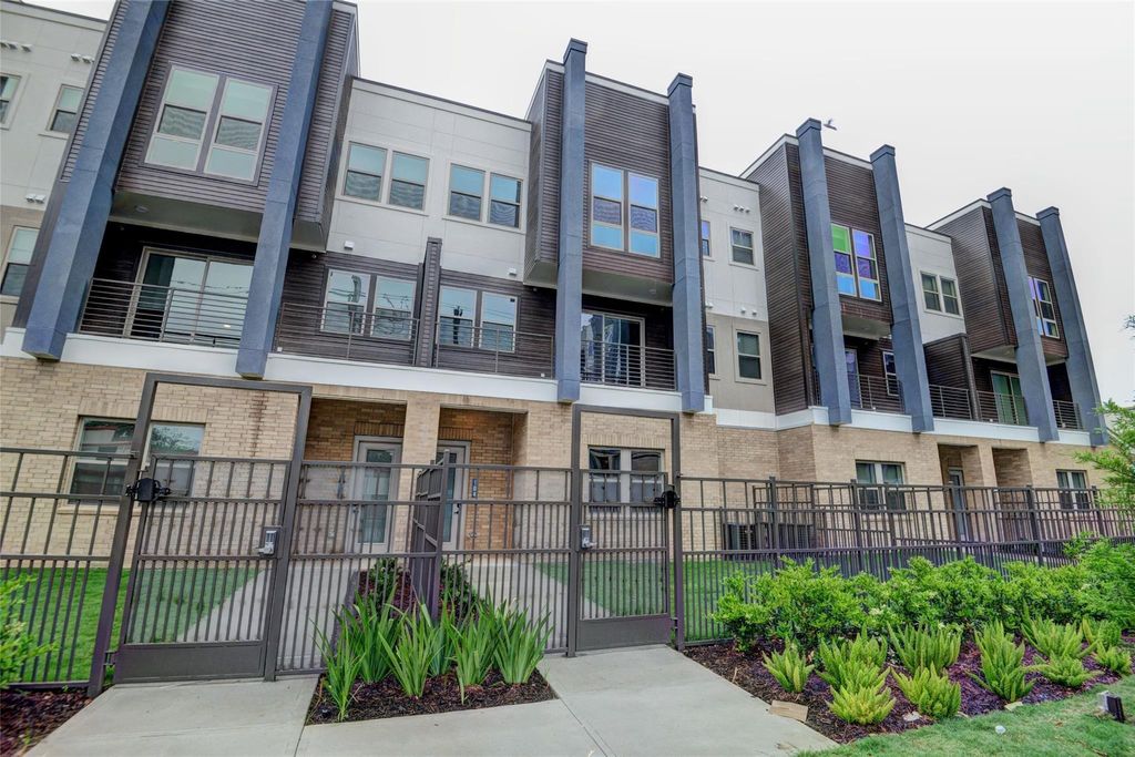 6400 Washington St Avenue 103, Houston, TX 77007