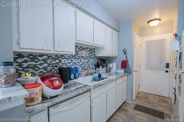 36028 Saint Ives Court, Clinton Charter Township, MI 48035