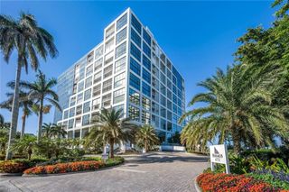 4751 Gulf Shore BLVD N PH7, Naples, FL 34103