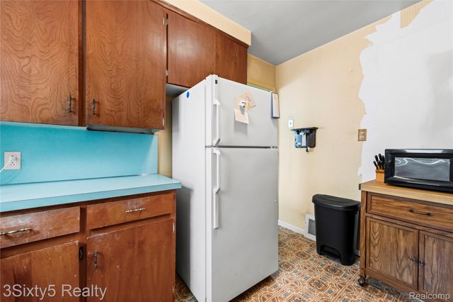 24844 Notre Dame Street, Dearborn, MI 48124