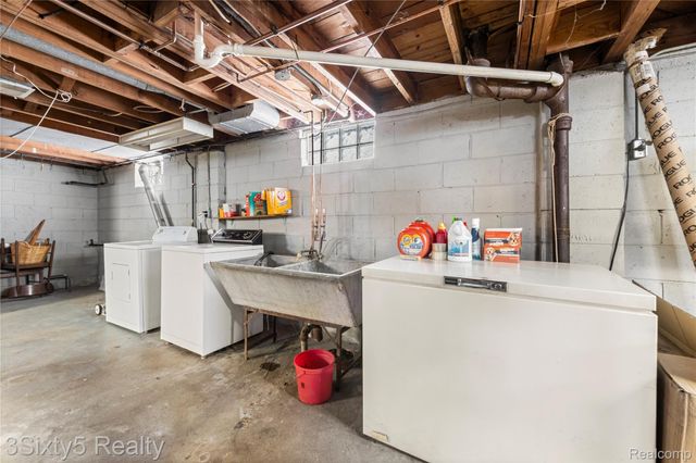 24844 Notre Dame Street, Dearborn, MI 48124