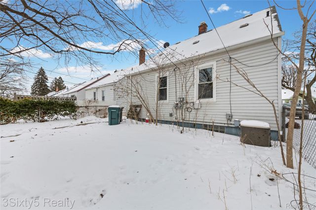 24844 Notre Dame Street, Dearborn, MI 48124