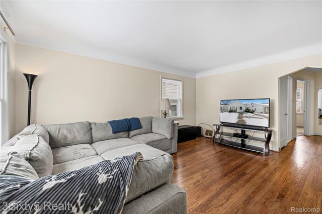 24844 Notre Dame Street, Dearborn, MI 48124