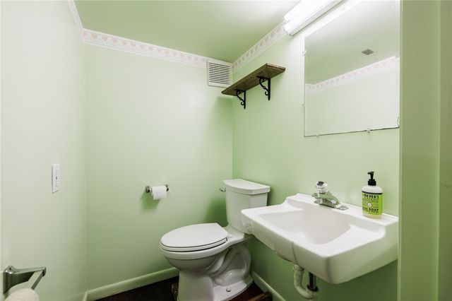 16475 Woodchuck Aly, Kendall, NY 14476