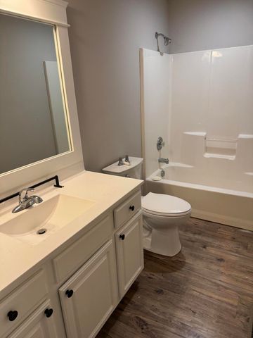 105 W Twin Oak Drive, Nixa, MO 65714