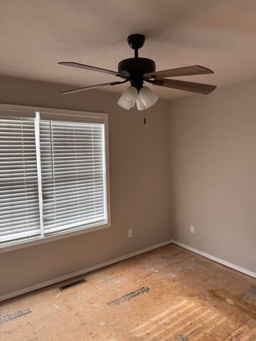 105 W Twin Oak Drive, Nixa, MO 65714