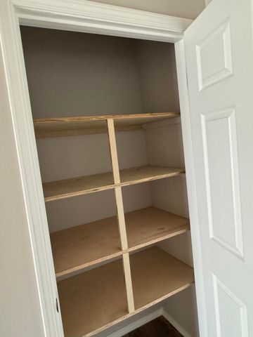 105 W Twin Oak Drive, Nixa, MO 65714