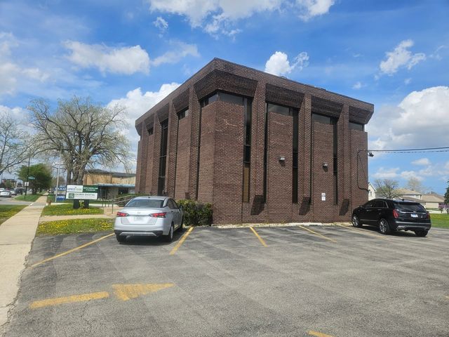 8233 S Harlem Avenue, Bridgeview, IL 60455