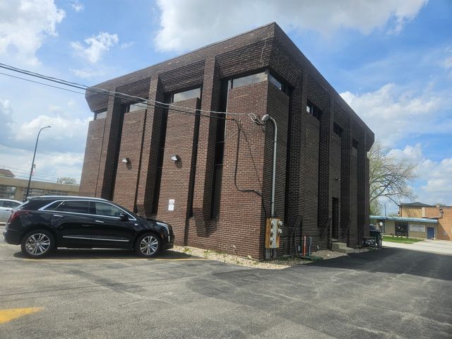 8233 S Harlem Avenue, Bridgeview, IL 60455