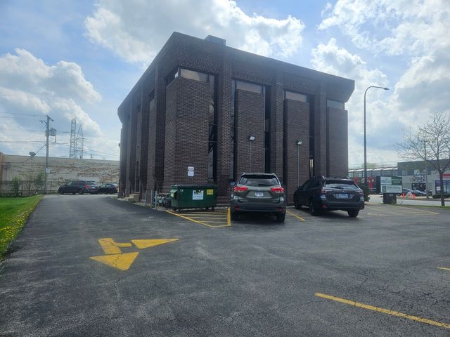 8233 S Harlem Avenue, Bridgeview, IL 60455
