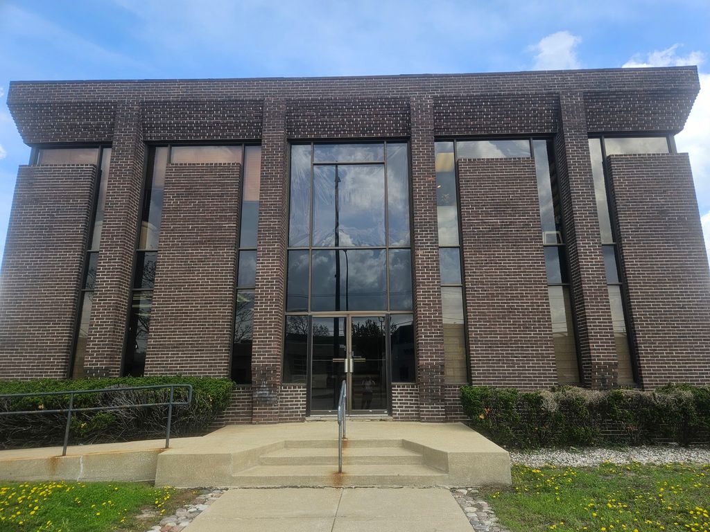 8233 S Harlem Avenue, Bridgeview, IL 60455