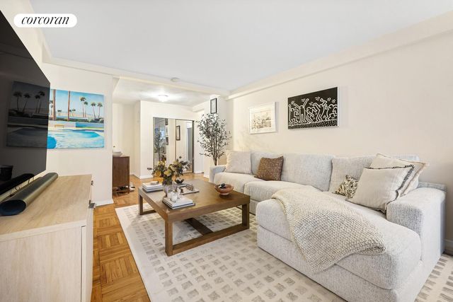 347 E 53rd St Apt 1C, New York City, NY 10022