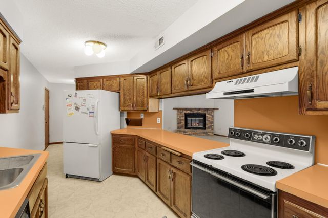 4185 Hilltop Point, Eagan, MN 55123