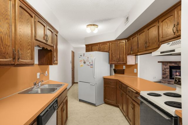 4185 Hilltop Point, Eagan, MN 55123