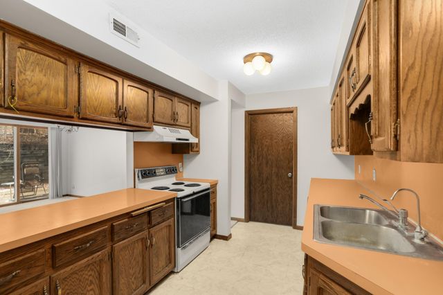 4185 Hilltop Point, Eagan, MN 55123