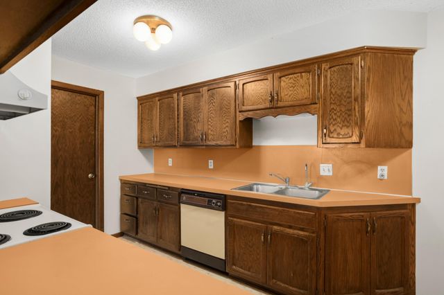 4185 Hilltop Point, Eagan, MN 55123