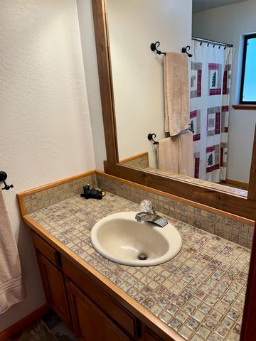 2893 Zuni Dr, Arnold, CA 95223