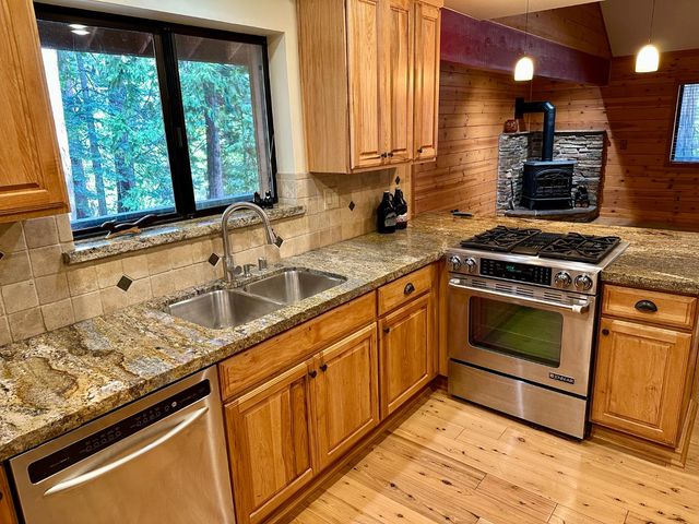 2893 Zuni Dr, Arnold, CA 95223