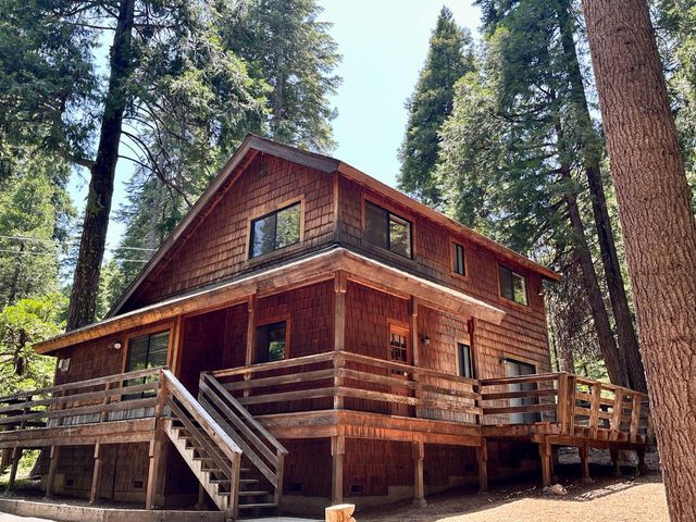 2893 Zuni Dr, Arnold, CA 95223