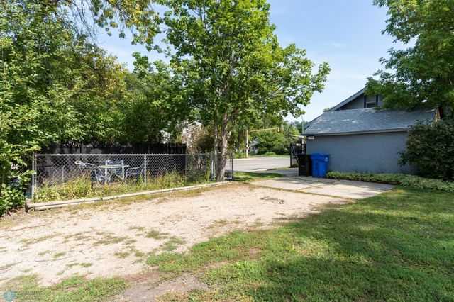 1301 10th Street S, Fargo, ND 58103