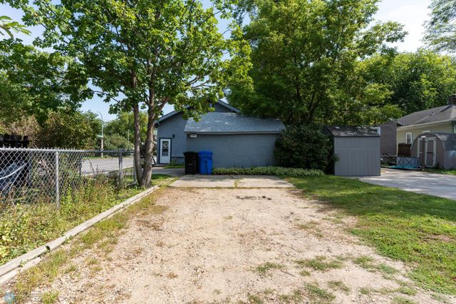 1301 10th Street S, Fargo, ND 58103