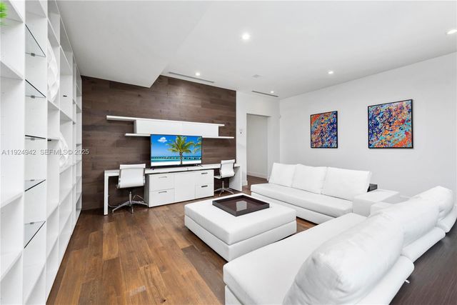 310 SE 11th Ave, Fort Lauderdale, FL 33301
