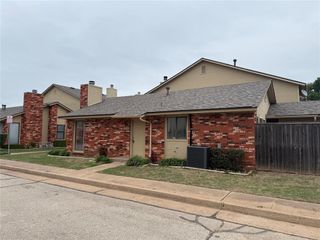 1113 Sequoyah Street F, Edmond, OK 73003