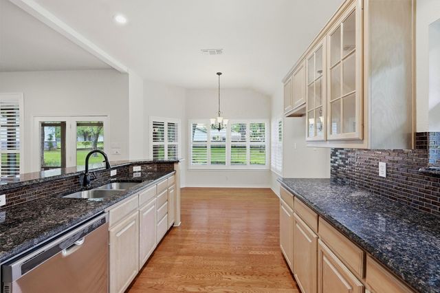 106 Santee Drive, Lake Kiowa, TX 76240