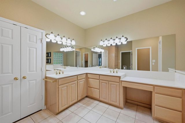 106 Santee Drive, Lake Kiowa, TX 76240