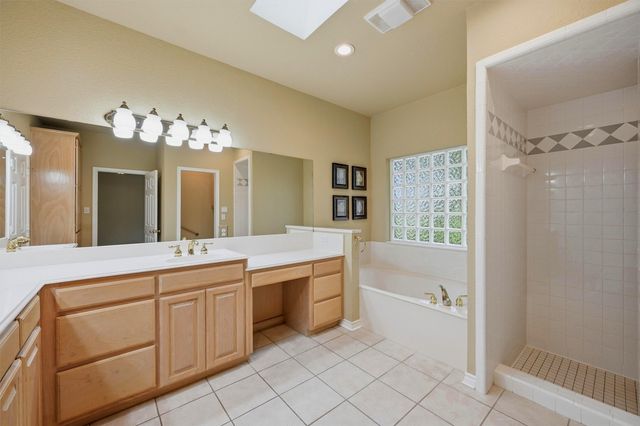 106 Santee Drive, Lake Kiowa, TX 76240